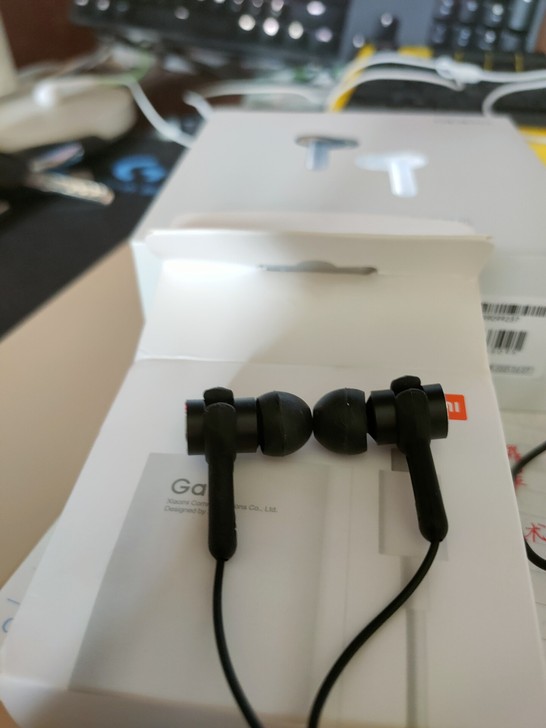 ai奇艺，耳机 c2 仅拆封。原盒被家里扔...
