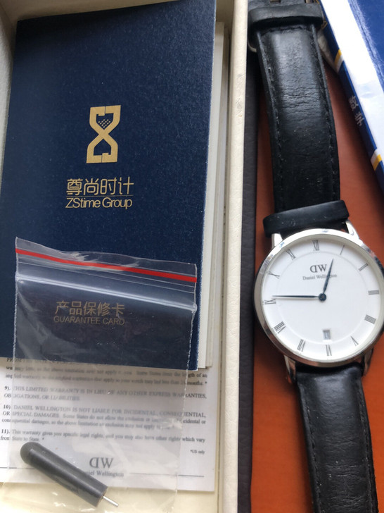 dw女表蓝针36mm绝对正品，可以正常走时...
