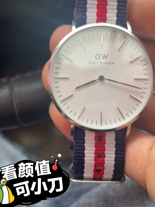 DW手表。 没电了。 需要自己购买电池