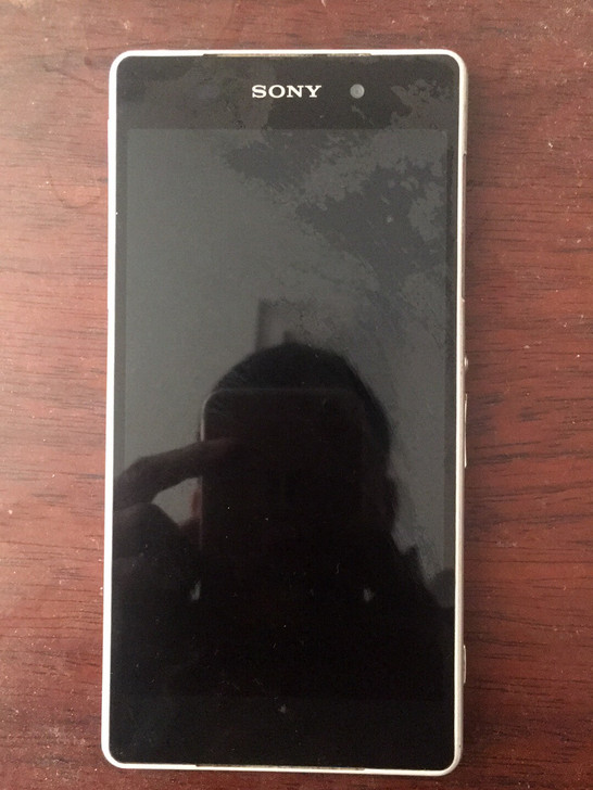 sony z2，正常使用，背面玻璃碎了。