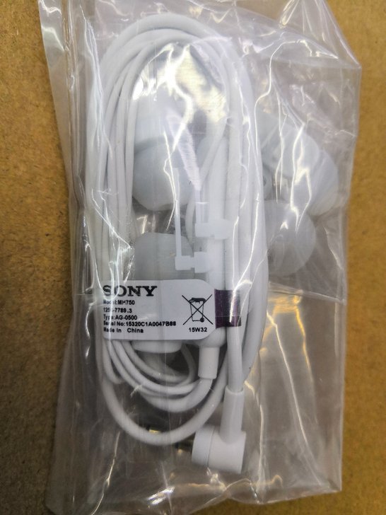 索尼MH750耳机白色和黑色
