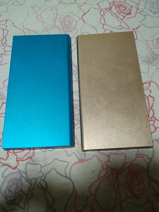 两块成色不错的大容量充电宝