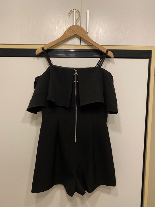 连体裤 不是连衣裙 下半身是裤子哟 注意看...