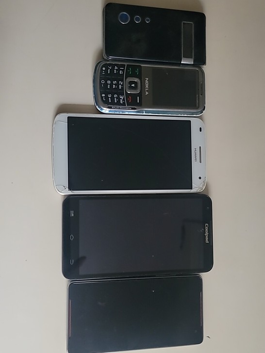 五部1日手机酷派华为 海信可用，无充电线等...