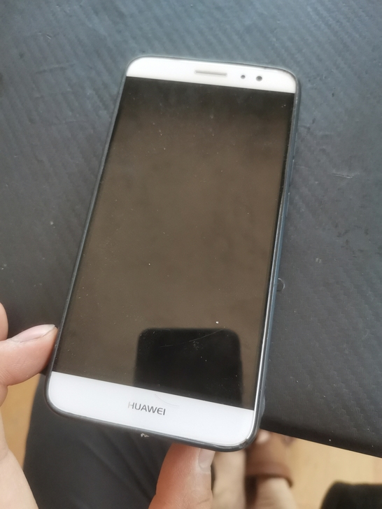 华为  华为 麦芒6，64G，4GB，有轻...