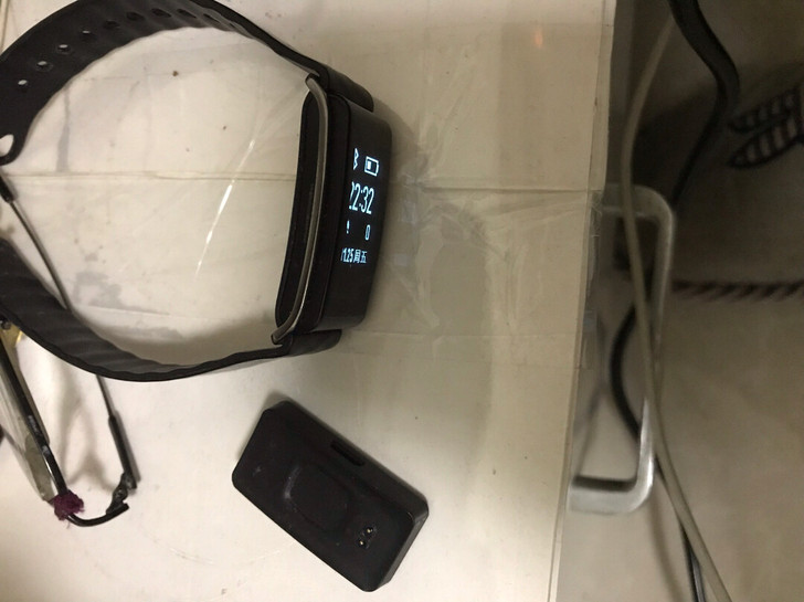 华为荣耀A2手环,9成新,无磕碰。包装盒完...