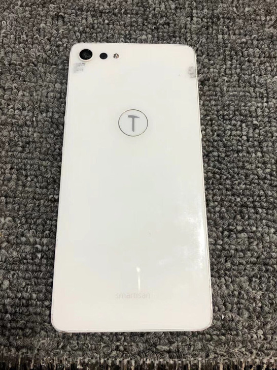 锤子坚果pro2 6+64g 边框有点小磕...