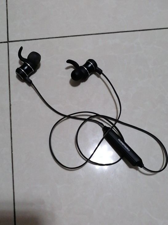 爱国者S55蓝牙磁吸耳机轻微使用痕迹