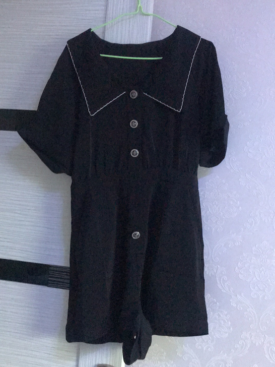 品牌连体裤。雪纺料子，就穿俩小时，不喜欢这...