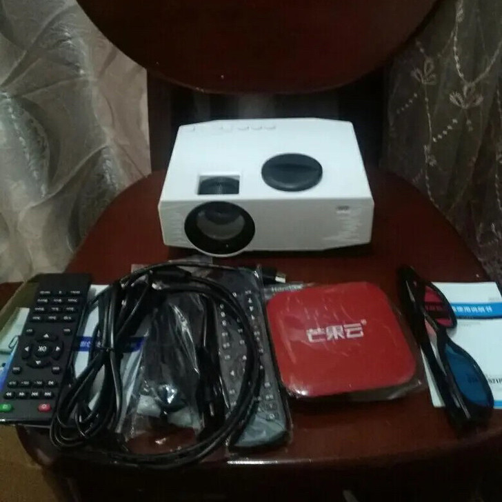 出几个迷你投影仪智能家用便携天猫魔投坚果W...