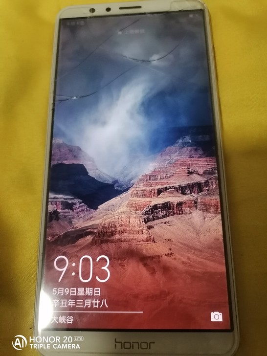 荣耀7X 4G 32G 手机屏幕碎了