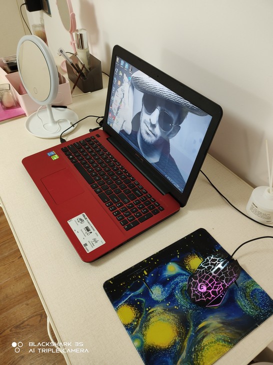 华硕A555L 红色 笔记本 ，买来基本没...