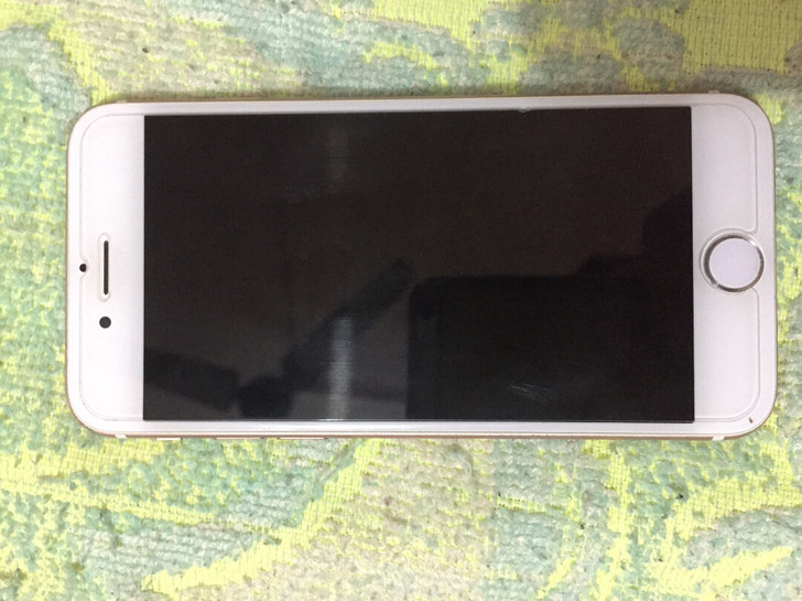 转让闲置苹果6S  64G手机800块，玫...