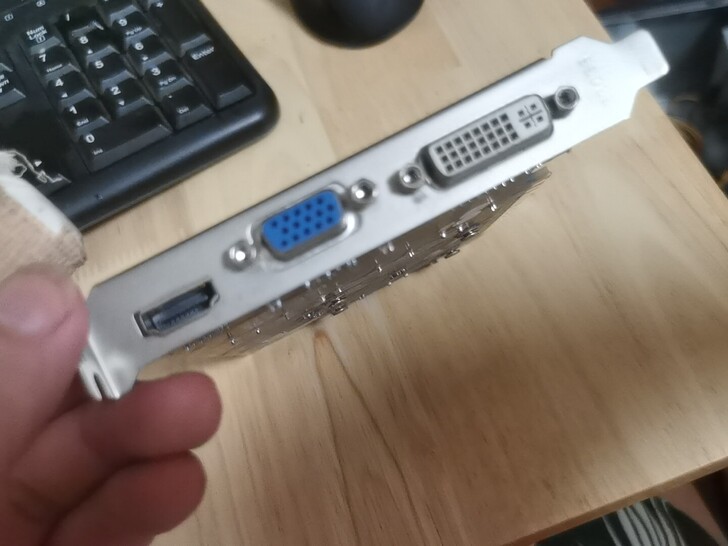 旧主机显卡 七彩虹 gt610 2g 显卡...