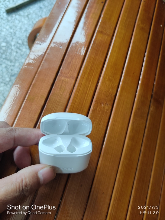 漫步者无线蓝牙耳机 右耳丢 就剩下机仓和左...