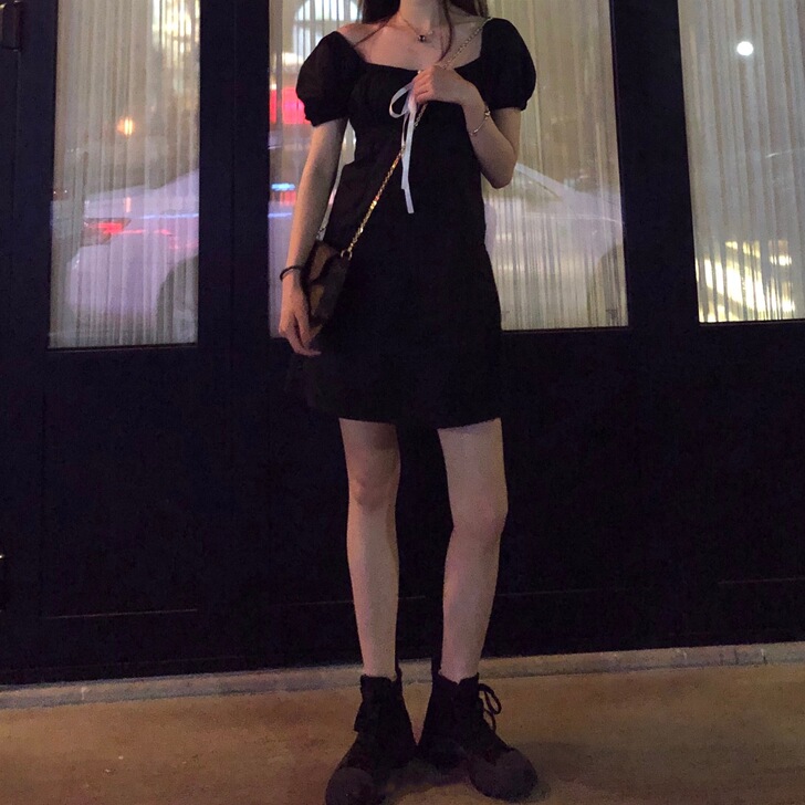 法式复古黑色方领气质裙子女装2021新款夏...