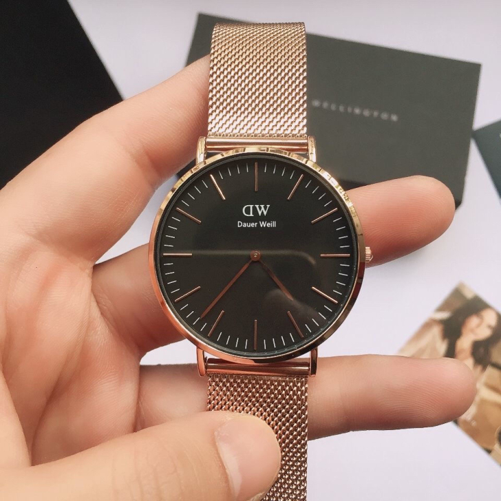 DW手表男女同款。男款的表盘会大一点女款的...