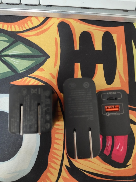 紫米HA832充电头65W   双A口一C...