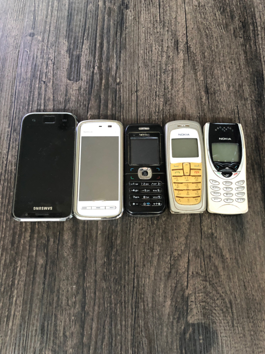 四个诺基亚手机 一个三星手机 五个125元...