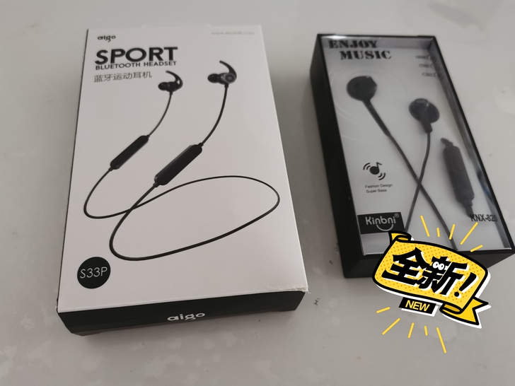 一个爱国者蓝牙运动耳机,一个是有线圆头耳机...