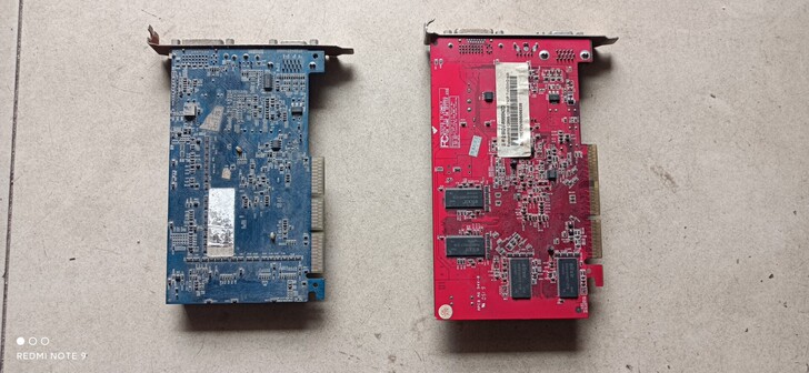 电脑拆下来的两张显卡,不保好坏,两个30元...