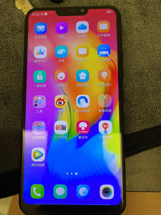 vivo Y83 4+64   有点背光 ...