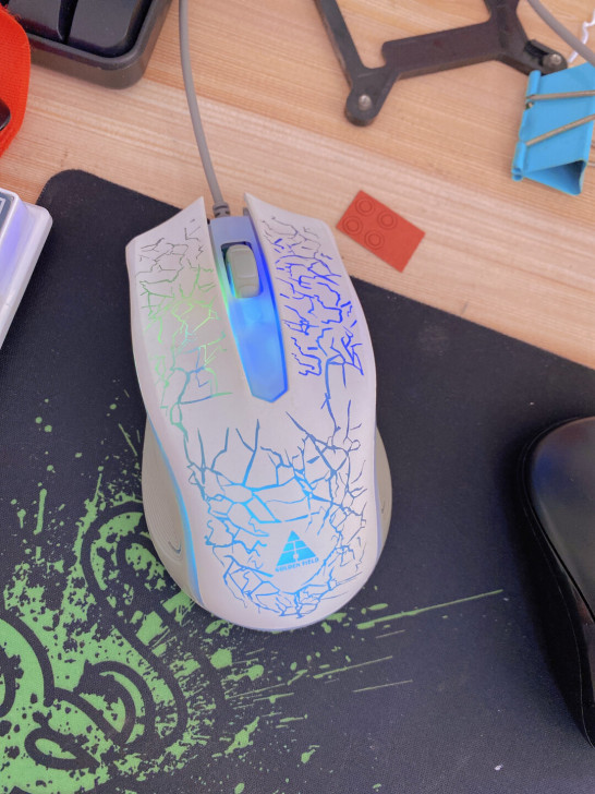 公司换了一批鼠标,现便宜出,有多个鼠标。都...