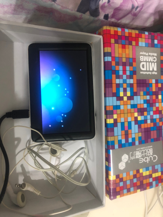 酷比魔方,白色8GB,9成新,配件齐全!闲...