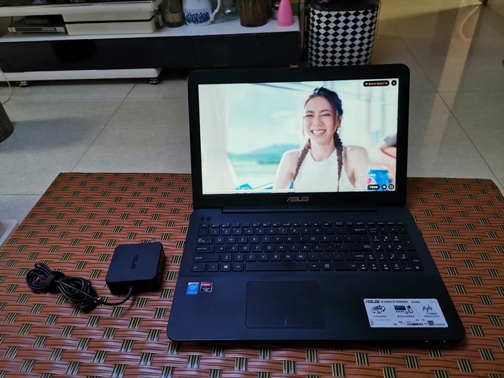 华硕15寸笔记本，成色还可以，无磕碰无暗病...