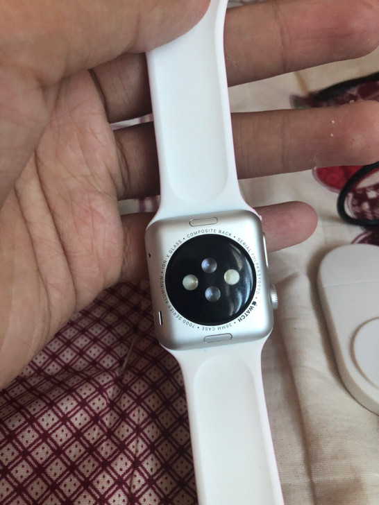 apple  watch一代，能开机，不过...
