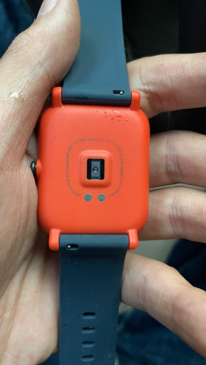 华米手表喜欢私聊我 没有充电器 但是可以开...