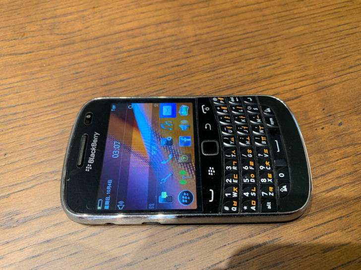 黑莓手机 当年机皇手机9900 锁屏按键...