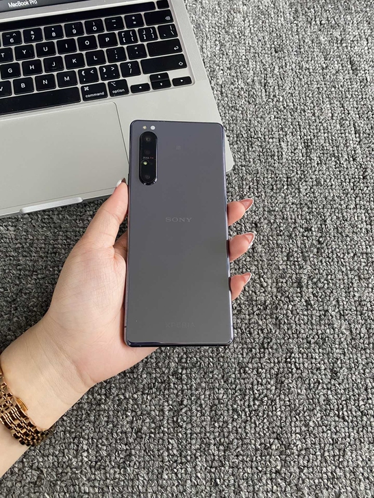自己用的 索尼xperia1ii 紫色 1...
