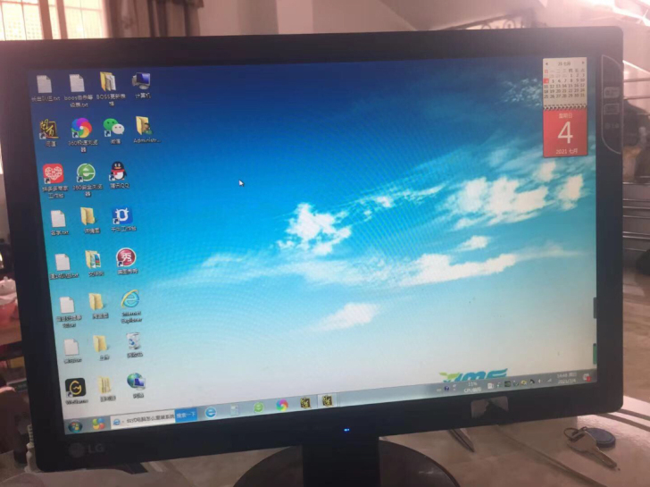 LG电脑显示器 19寸。清晰度高。质量很好...