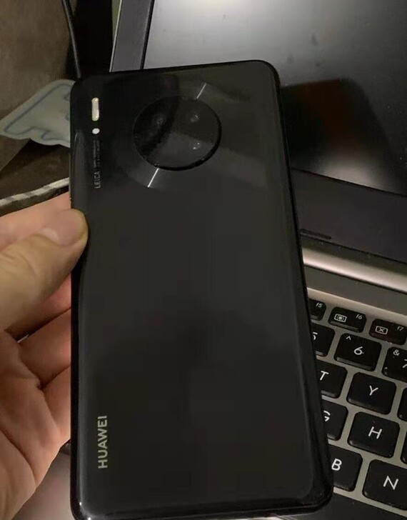 华为mate30入手刚满一年，几乎没有磨损...