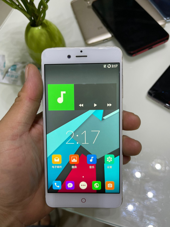 努比亚z11minis银色，4G全网通。4...