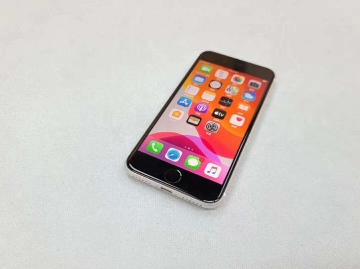 iPhone SE2，国行全网通64G白色...
