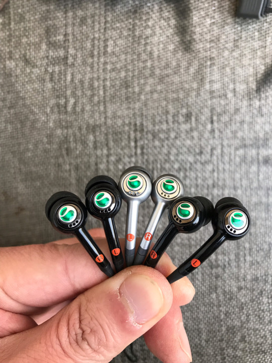 索爱hpm-70原装入耳式耳机，只有最后4...