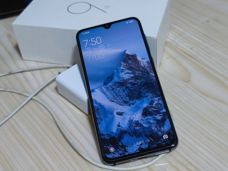 小米9SE 6+128G，贴膜带套使用，成...