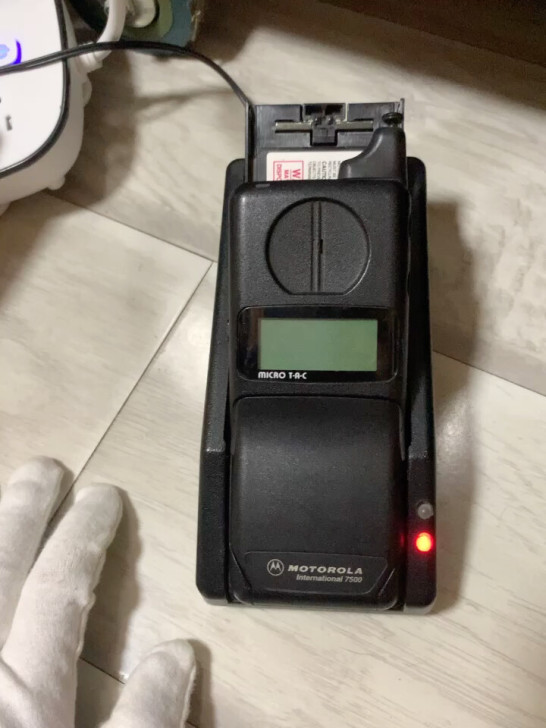 摩托罗拉7500情怀，怀旧，收藏手机！全套...
