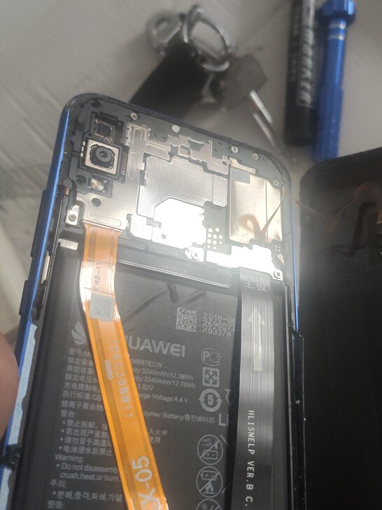 华为nova3i,配置不详,开机能打进电话...