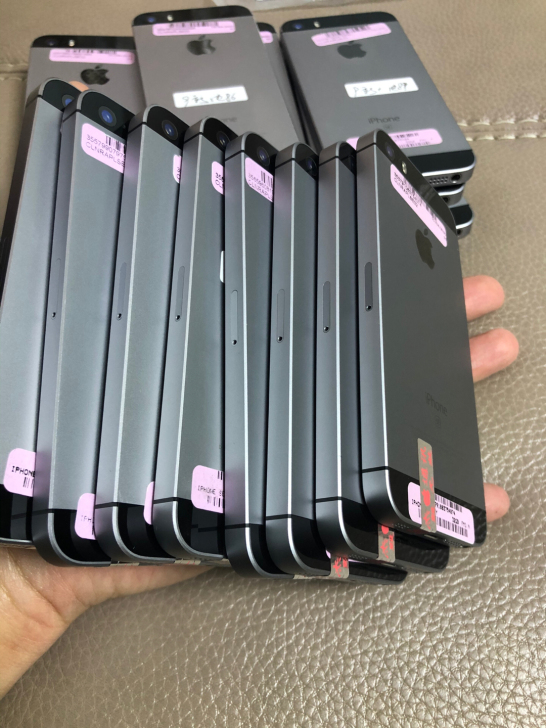 iPhone se 32G原装正品小钢炮S...