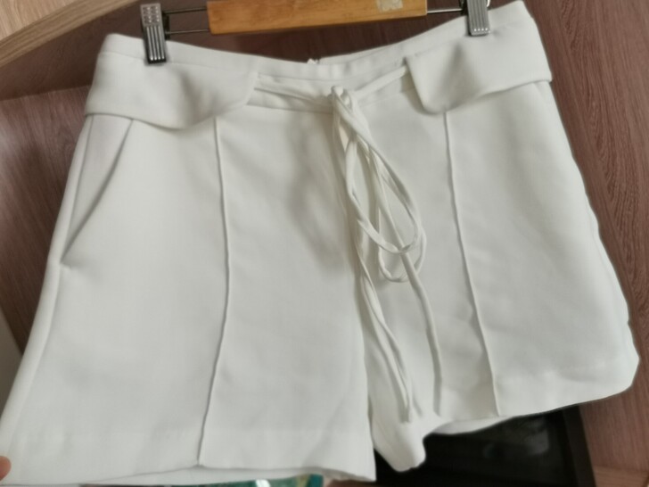 品牌雪纺面料短裤，九成新，适合108斤内穿...