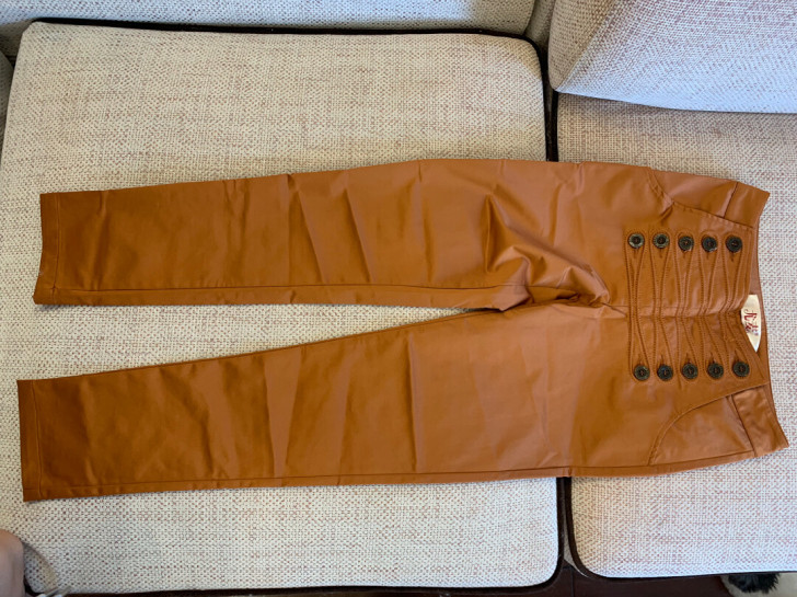 复古高腰裤。 面料一级棒！ 穿了一次拍照。...