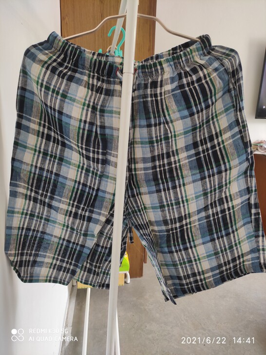 注意啦！这款短裤是亚麻材质的哈，更凉爽透气...