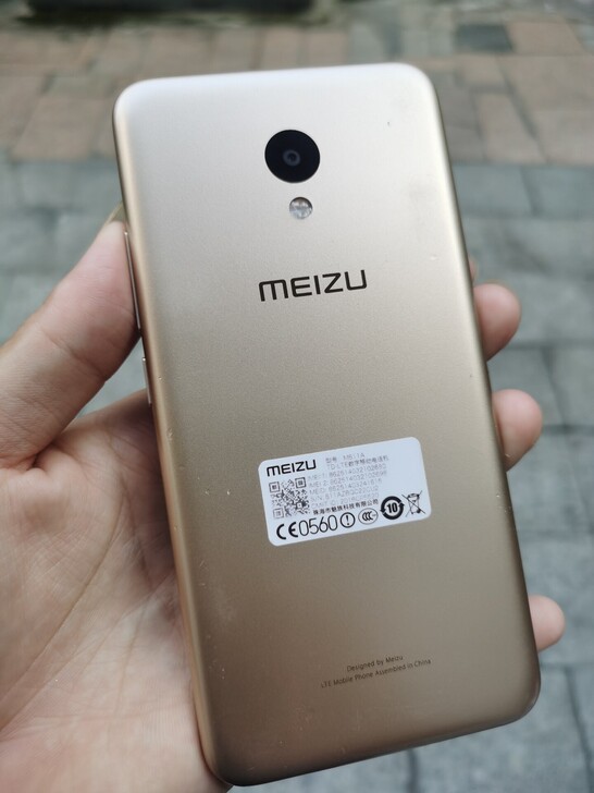 魅族5，机子什么毛病没有，就是屏幕看着有点...