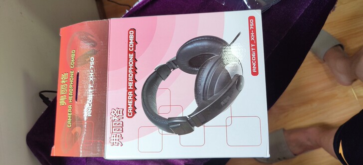 有线耳机,买电钢琴套餐里面的,买时没有注意...