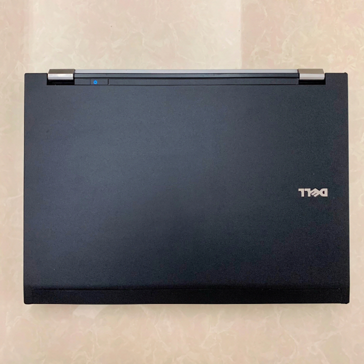 女生自用戴尔笔记本手提电脑