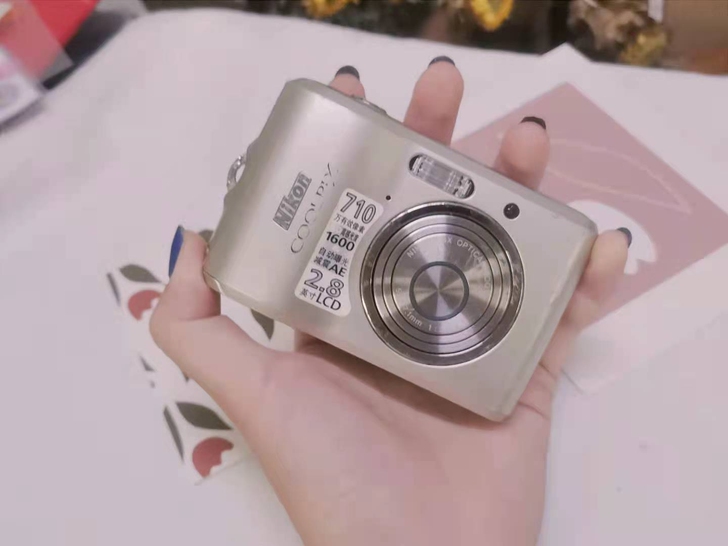 尼康L16