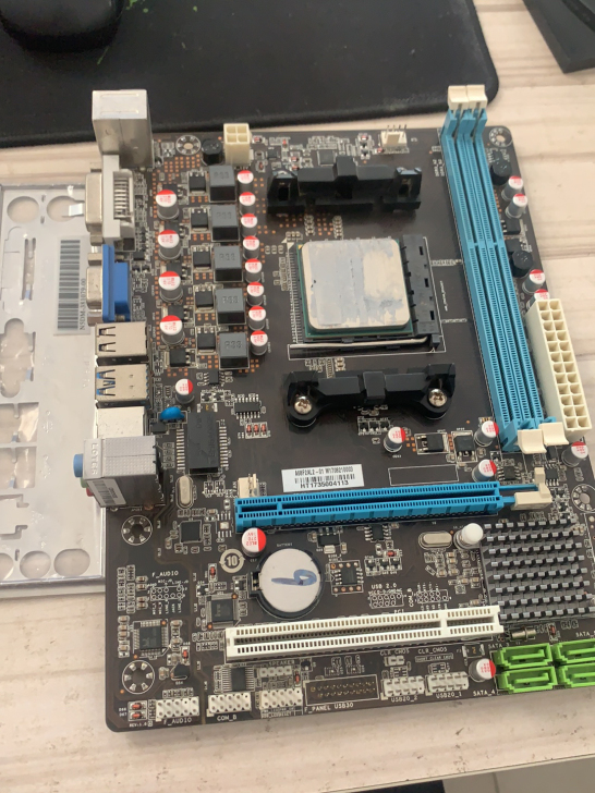 A68主板+A8 7600 CPU 带核显...